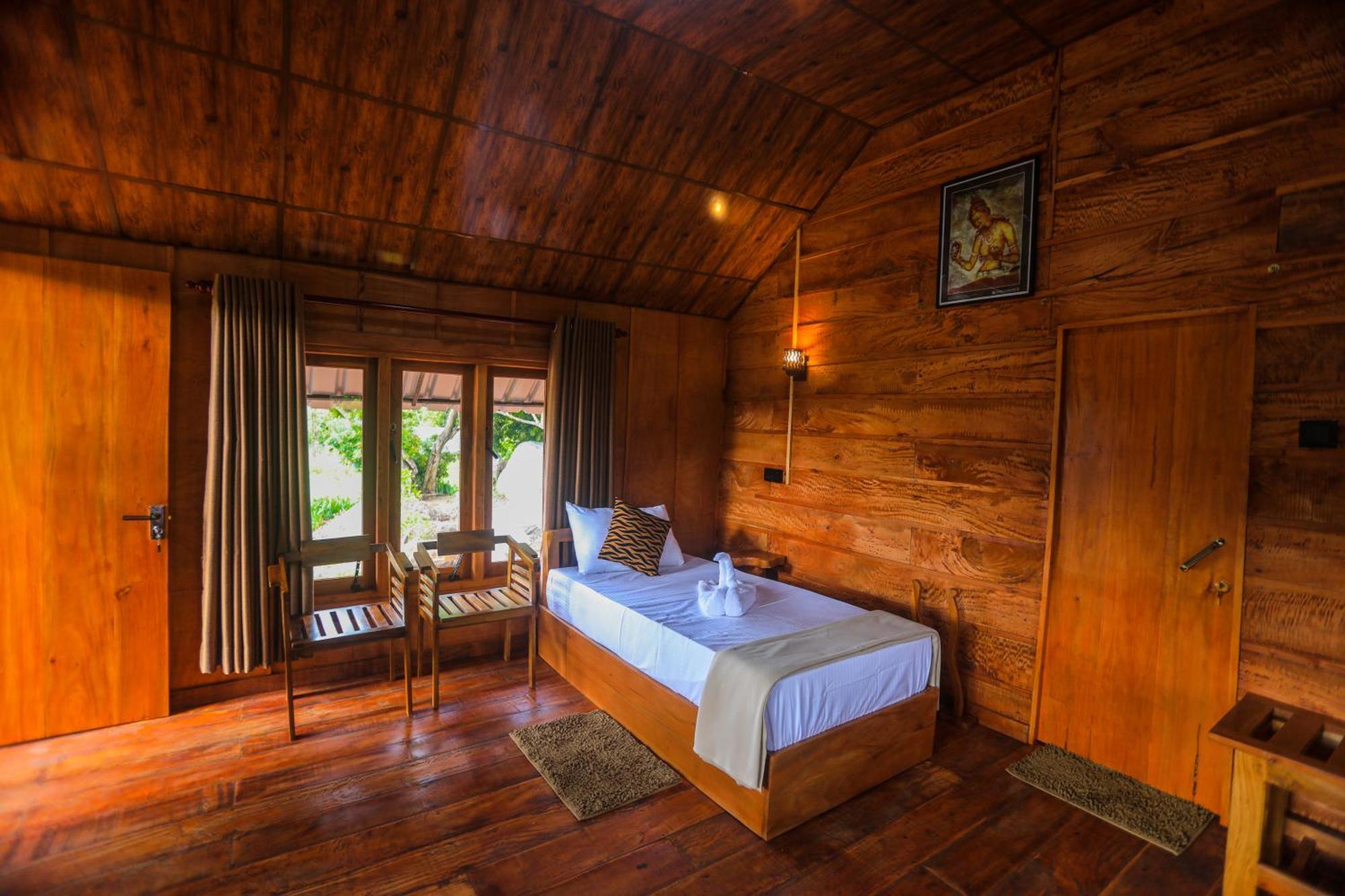 Willa Lion Wood Treehouse Talkote Zewnętrze zdjęcie