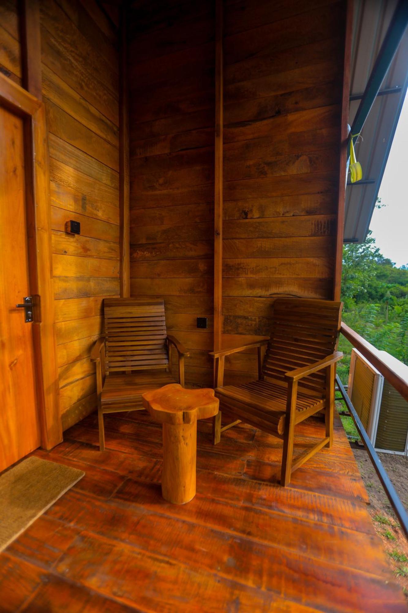 Willa Lion Wood Treehouse Talkote Zewnętrze zdjęcie